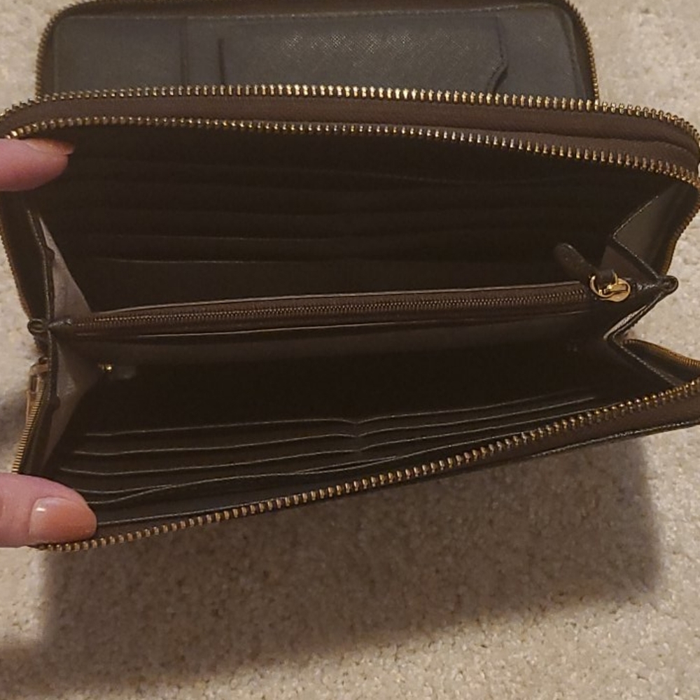 MK Large Wallet - Picture 3 of 3